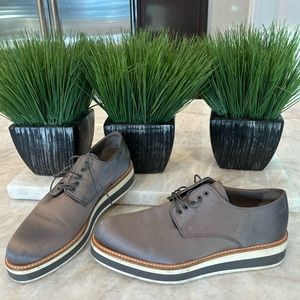 Silk VINCE. Platform sneaker style shoes 9.5 size